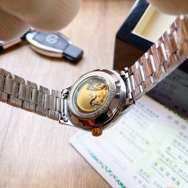 ブランド時計側面デザイン